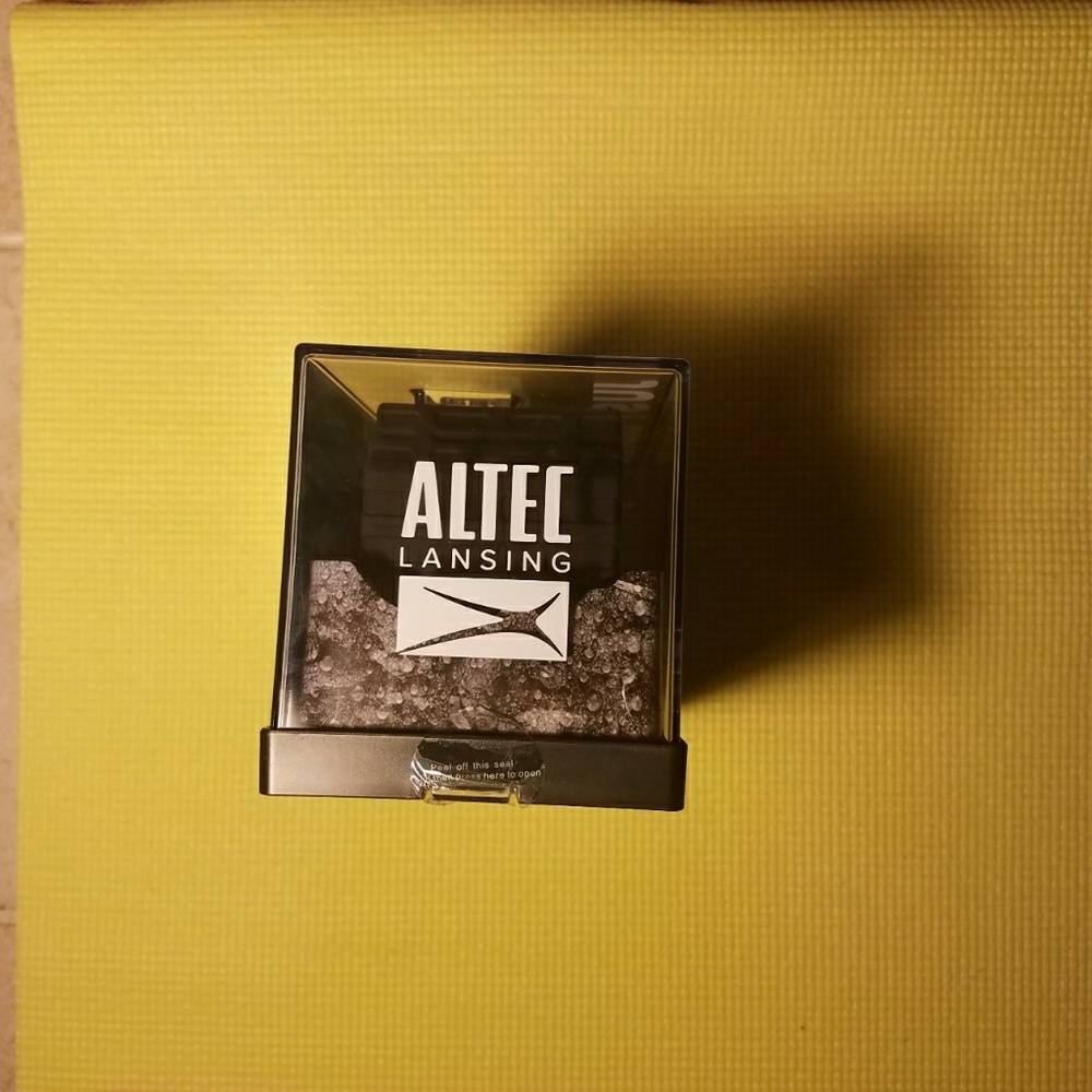 Altec Lansing Bluetooth Speaker - Picture 4 of 4